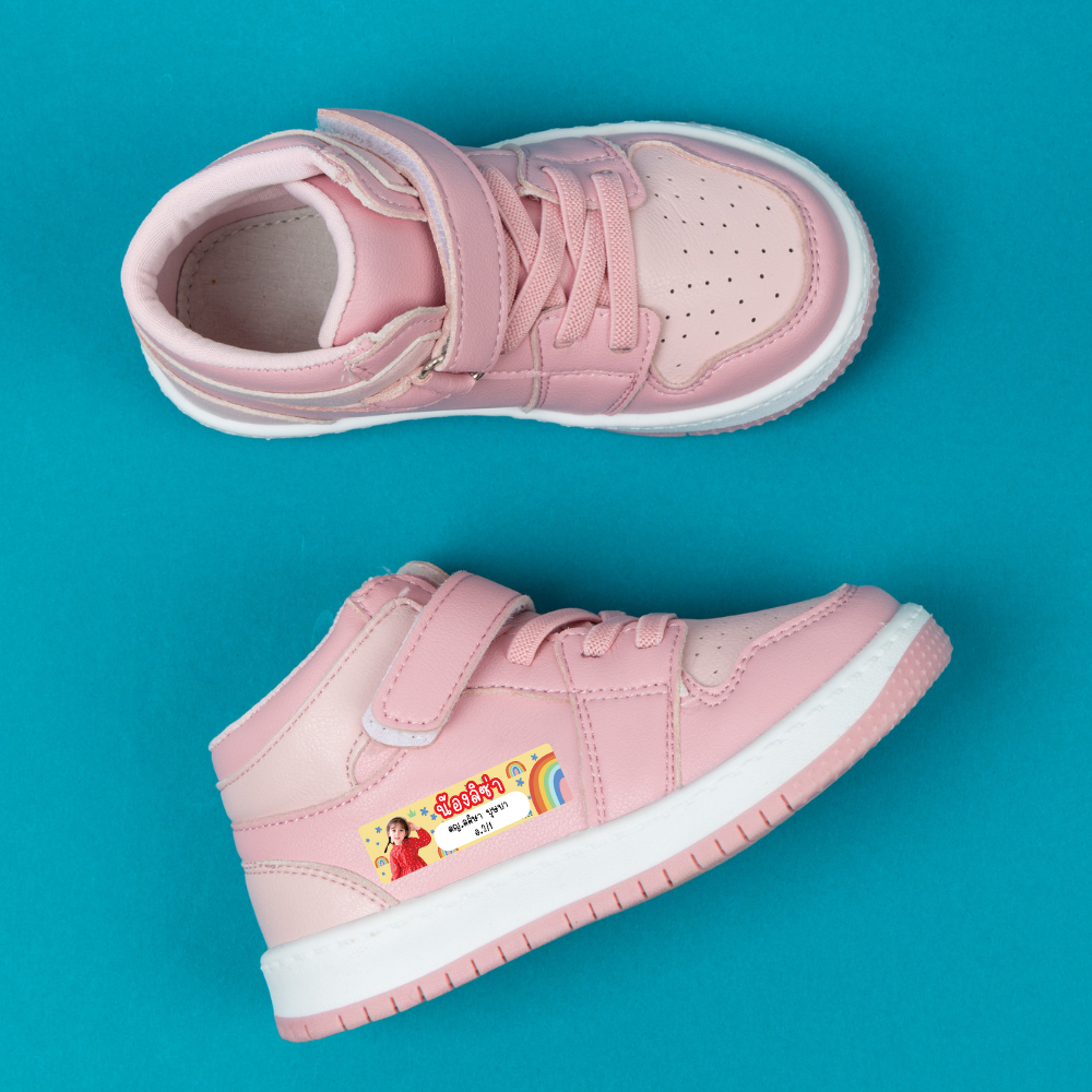 สติ๊กเกอร์ชื่อ หน้าเด็ก สติ๊กเกอร์ติดสมุด ติดของใช้ กระเป๋า แก้วน้ำ รองเท้า ชื่อลูก สติกเกอร์หน้าเด็ก กันน้ำ 100%