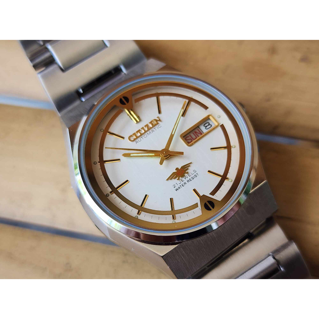 นาฬิกา citizen automatic ตัวเรือนสภาพสวย หน้าปัดสีขาว ล้างเครื่องหยอดน้ำมันมาเรียบร้อยแล้วครับ