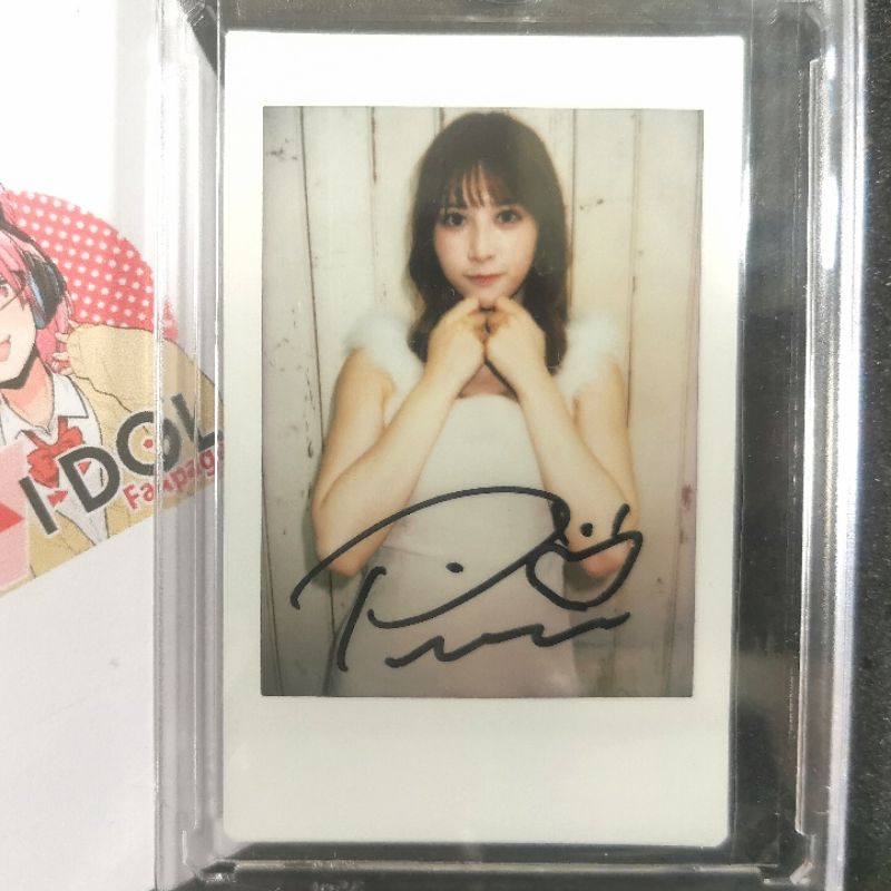 Riri Nanatsumori รูปโพลารอยด์พร้อมลายเซ็น