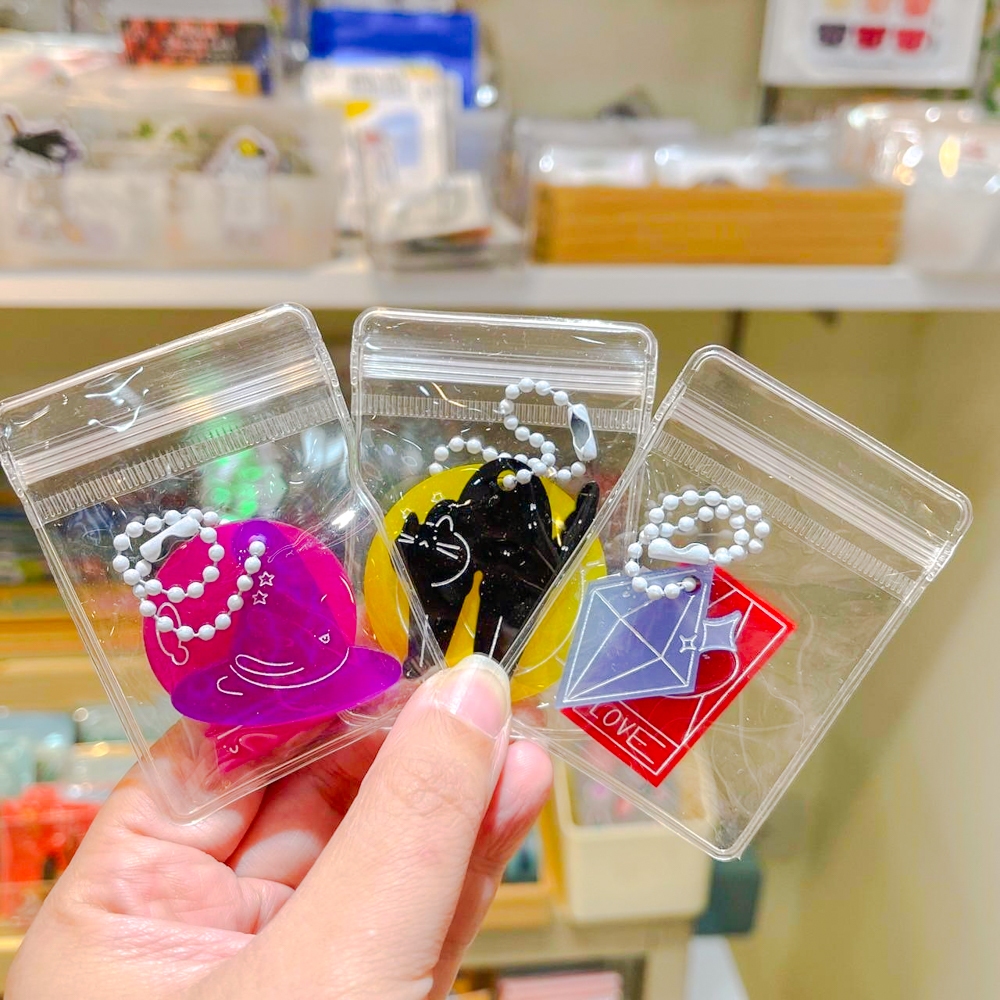 Keychain พวงกุญแจ แมวดำ หมวกแม่มด tarot love [ LINNATAMM]