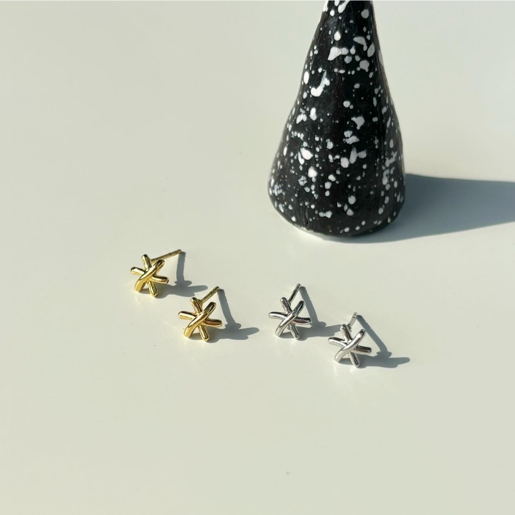 play.palette - PLAY  Swirly sparkle stud ราคาต่อคู่