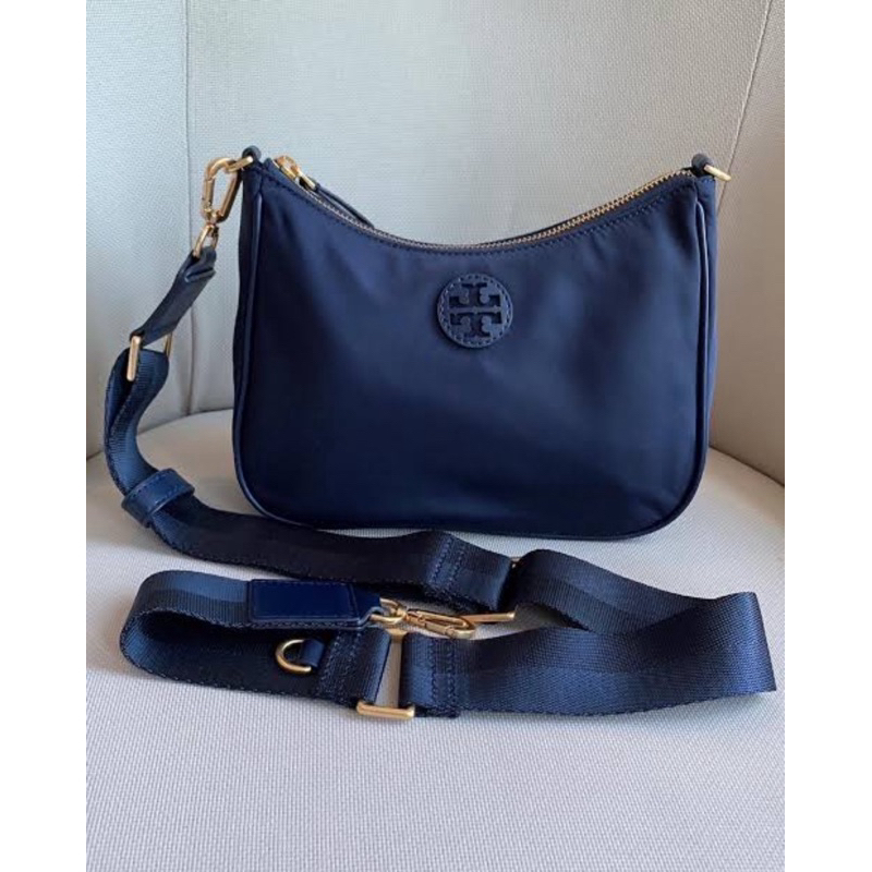 กระเป๋าสะพายข้าง ผ้าไนล่อน Tory Burch Nylon Convertible Small Hobo Crossbody Bag  88370 Navy 9 นิ้ว