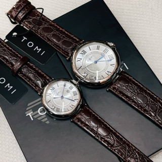 Tomi กันน้ำ 100% นาฬิกาสายหนังเลขโรมัน มีวันที่สายหนังแถมกล่…