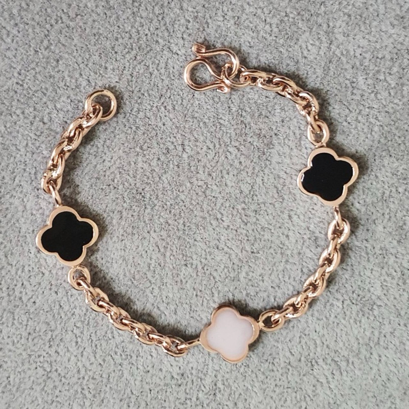 สร้อยข้อมือนาคแท้ Van cleef หนัก 3 สลึง