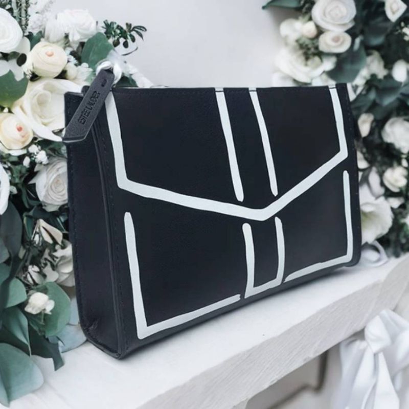 พร้อมส่ง กระเป๋าของขวัญ Estee ใส่เครื่องสำอางหนังpuแข็งแรงใส่ของได้เยอะ