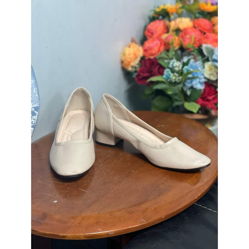 รองเท้าส้นสูง Momo shoes มือสอง