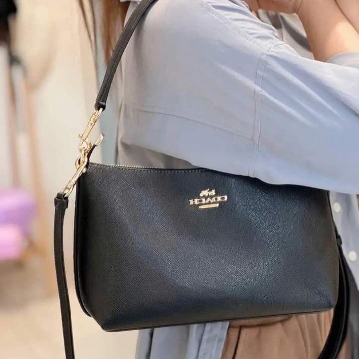 🖤 COACH CE584 CLARA SHOULDER BAG CROSSBODY IN BLACK CROSSGRAIN LEATHER 🖤 กระเป๋าสะพายคลาร่าดำล้วน 💫L