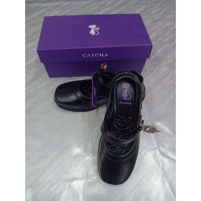 รองเท้านักเรียนหญิงดำ catcha