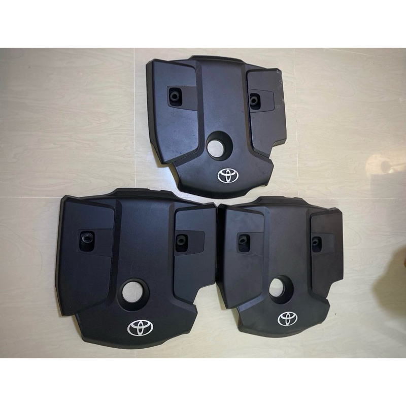 ฝาเครื่องรีโว่ ฝาครอบเครื่อง TOYOTA REVO โตโยต้ารีโว่ พร้อมลูกยาง (แท้ถอด)