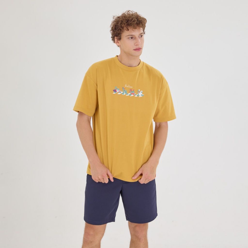 Khaki Bros. – คา คิ บรอส. – Round T-shirt loose fit – เสื้อยืดคอกลม – KM24K041 ราคา ถูกที่สุด ดีลบีเคเค แกลเลอรีภาพที่ 3