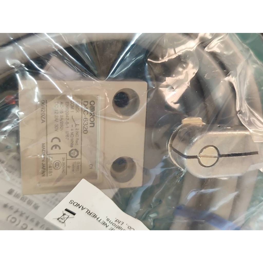 D4C-1220 D4C-6320 สายยาว3เมตร LIMIT SWITCH OMRON ของใหม่ ส่งที่ไทย