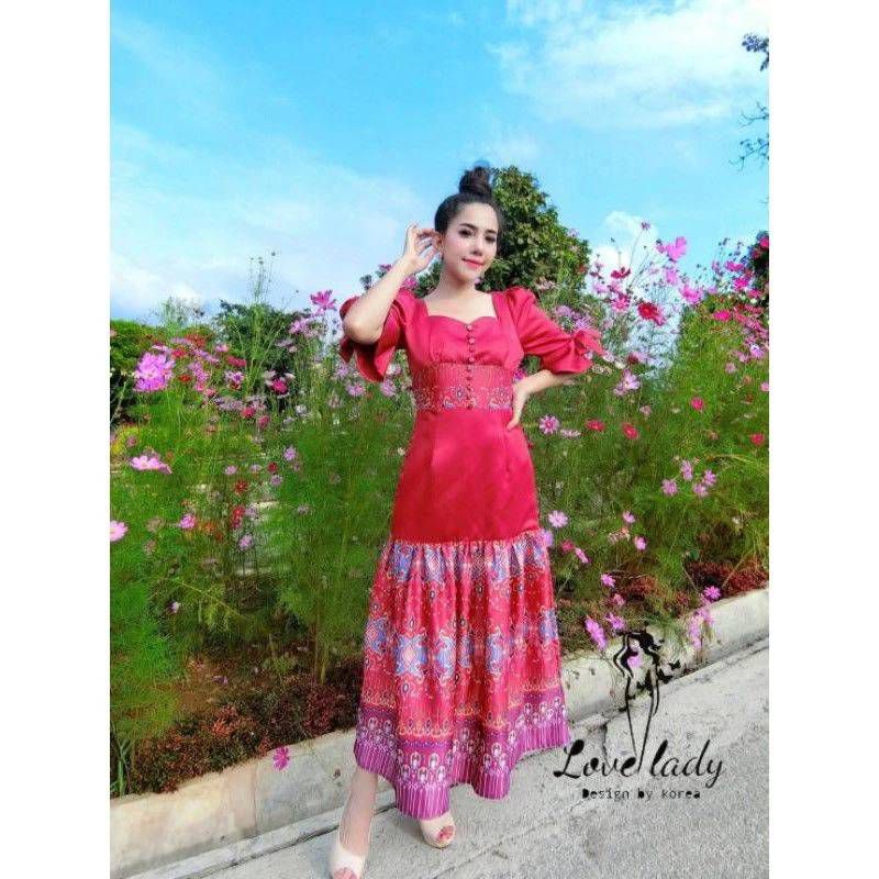 เดรสยาวโทนสีแดงผ้าพิมพ์ลายไทย งานสวยมาก Love lady