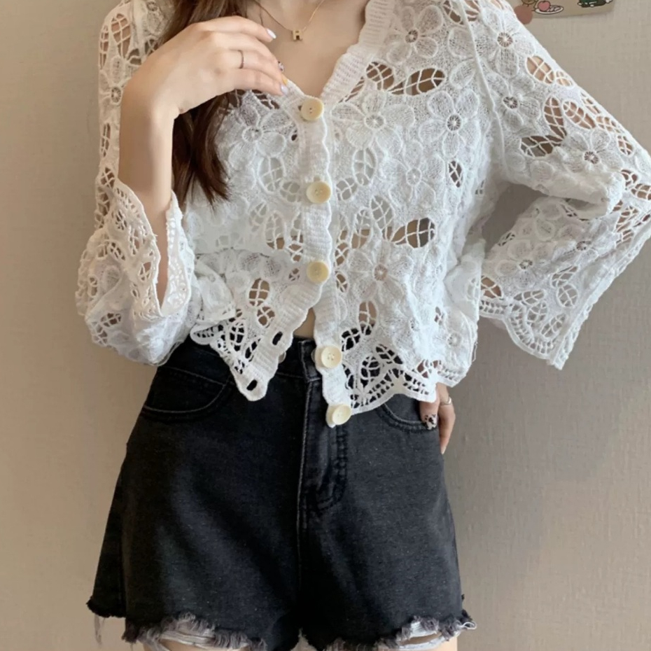 fashiongirl1688 เสื้อถักสินค้าเข้าใหม่ แขนยาว ลายฉะลุดอกไม้ คอวี แต่งกระดุมด้านหน้า แบบเก๋ๆ น่ารักๆ