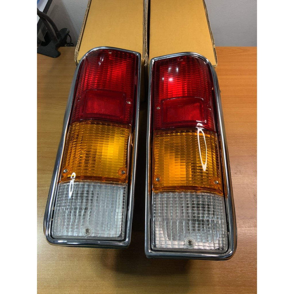 ไฟท้าย KBD / KB-20 / KB-21 ปี 1972 - 1981 ทั้งชุดพร้อมขั้วและหลอด KB20 KB21 เกรดอย่างดี ตราเพชร