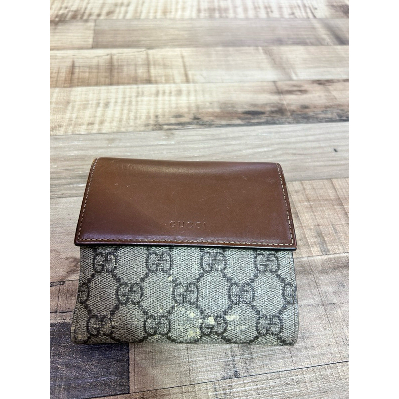 กระเป๋าสตางค์ Gucci แบบพับ