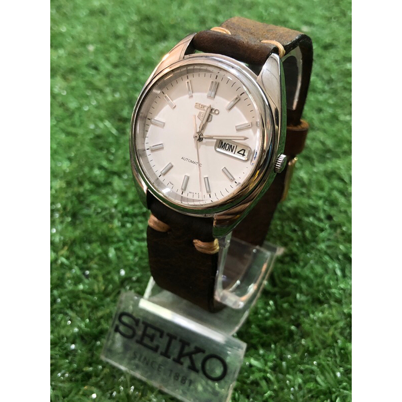 นาฬิกาข้อมือผู้ชาย Seiko 5 Automatic Silver dial SNXA09