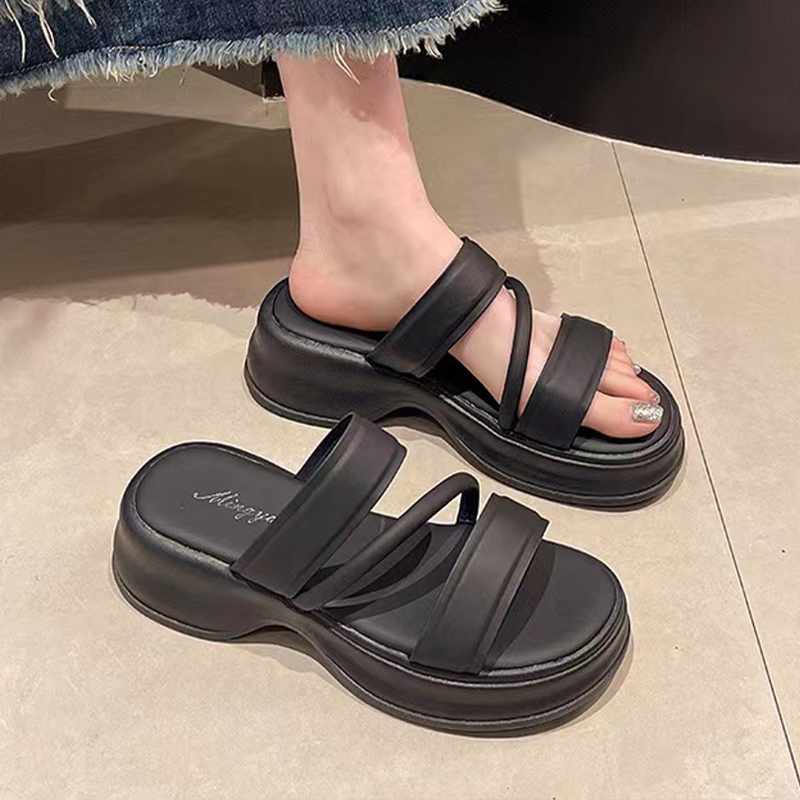 Luckkyshoes New รองเท้าแฟชั่นสาวๆ รองเท้าแตะเสริมส้น 1.5 นิ้วกำลังดี วัสดุใช้งานเป็นยางใช้งานทนทานทำความสะอาดง่าย 3 โทนส