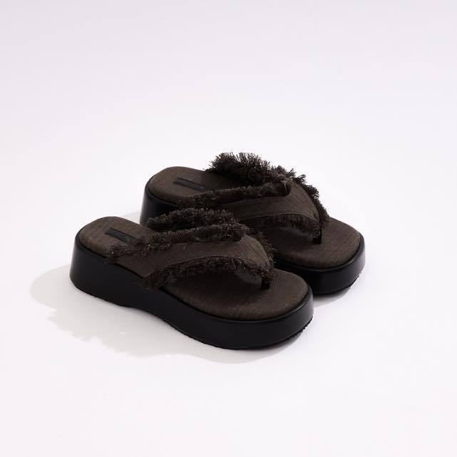 Wila shoes ส้นตึกน้องใหม่ แต่งยีนส์ขาด รุ่นJAA