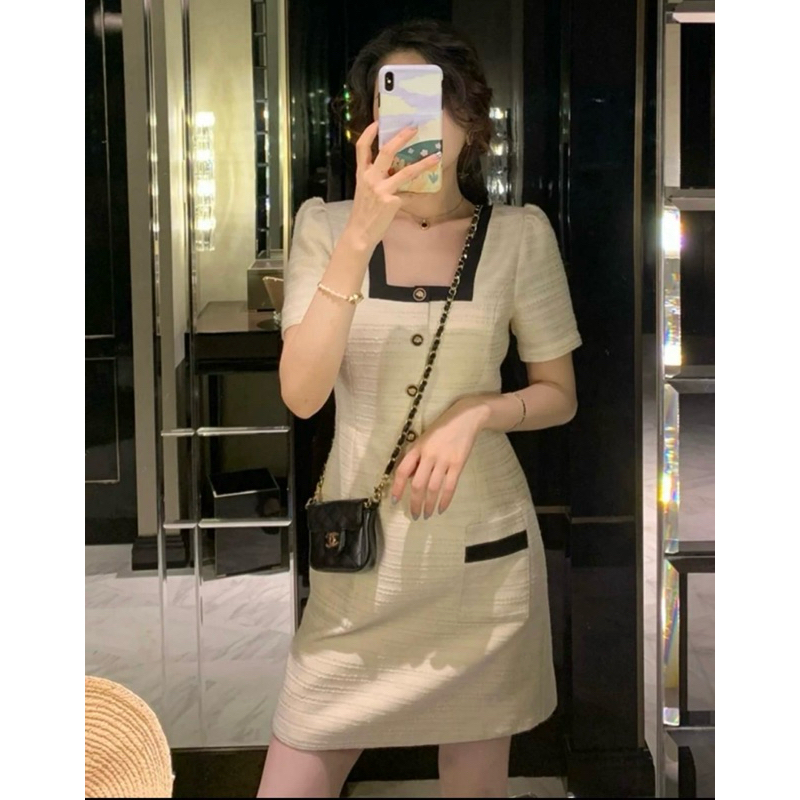 B06  เดรสสีครีม แต่งคอเหลี่ยม งานสั่งตักแบรนร้าน คุณภาพดี