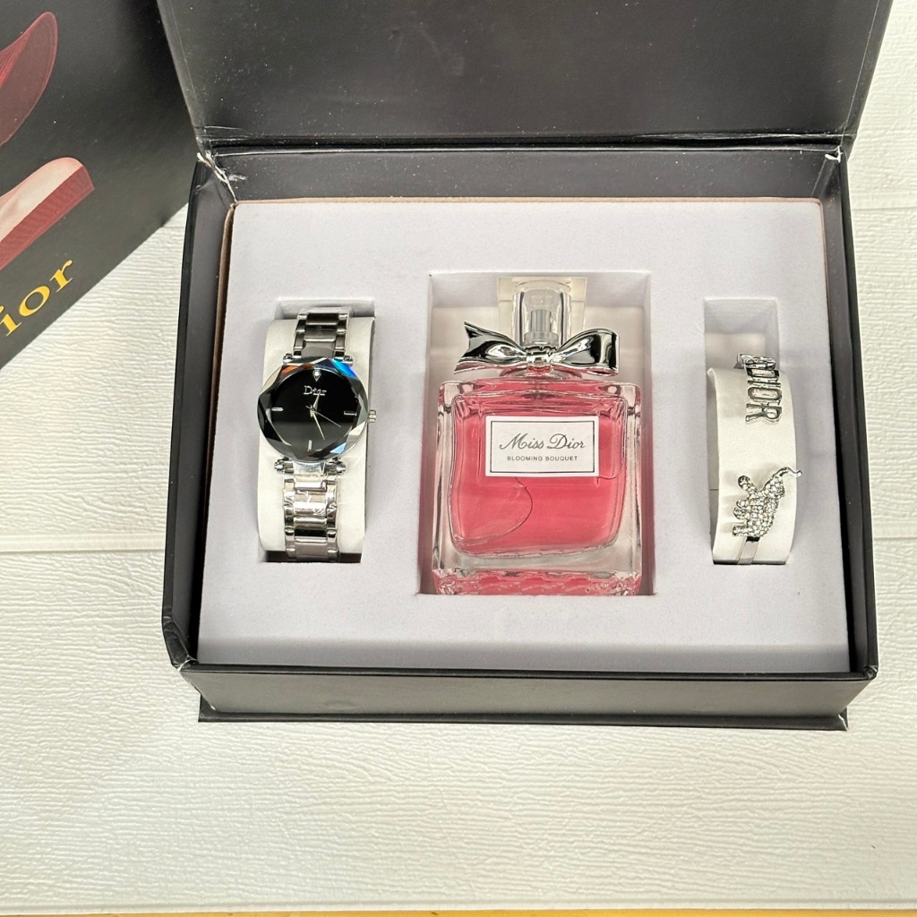 ชุด Set นาฬิกา + เครื่องประดับ น้ำหอม DIOR 3 in 1 VIP gift set includes watch, bracelet and perfume