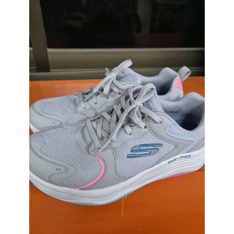 ส่งต่อ/พร้อมส่ง Skecher รุ่น d'lux fitness US:8