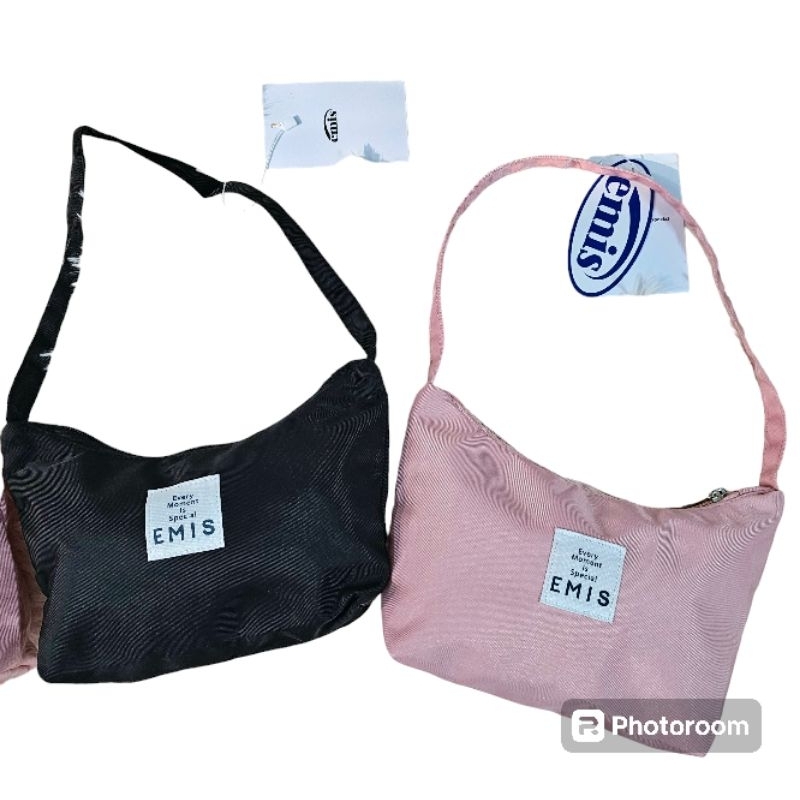 กระเป๋าสะพายข้างEmisสีดำ