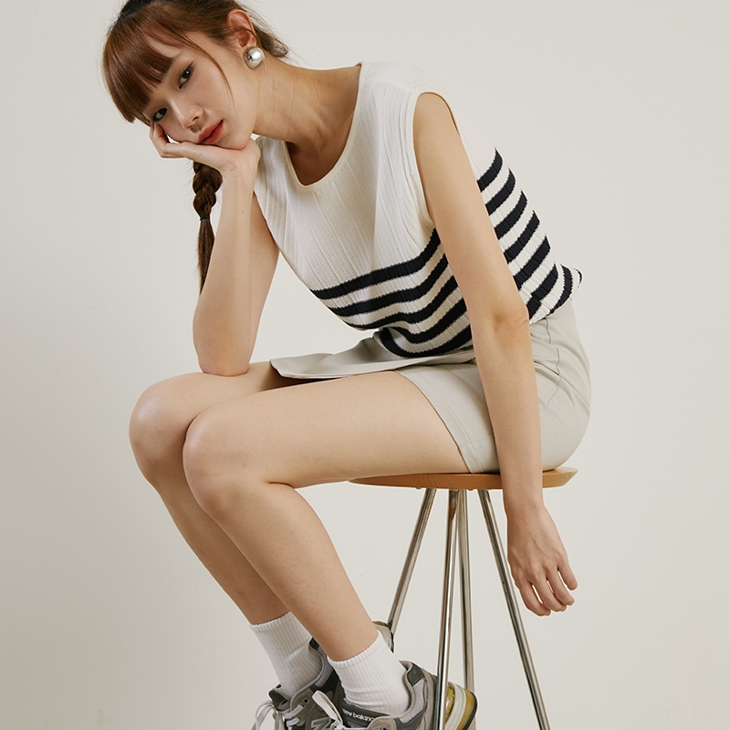 Abby stripe knit เสื้อไหมพรมแขนกุด