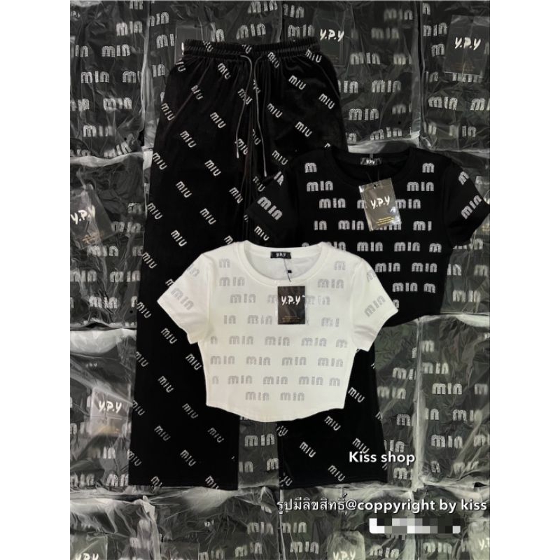 พร้อมส่ง เสื้อครอปติดอะไหล่เพชรโลโก้แบรนด์ทั้งตัวงานสวยดูดีสุดๆผ้าเนื้อดีใส่สบายงานป้าย ypy