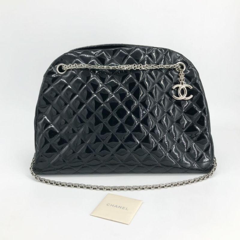 Chanel หายาก ราคาถูกมาก กระเป๋าสะพาย /ถือได้ 🖤👜(Used) Chanel Mademoiselle Patent Bag Holo15