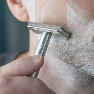 Henson Shaving Henson AL13 (Medium) มีดโกนคุณภาพสูง โกนได้เรียบเนียน ไม่ระคายเคือง เหมาะกับขนทั่วไป มีดโกน หนวด