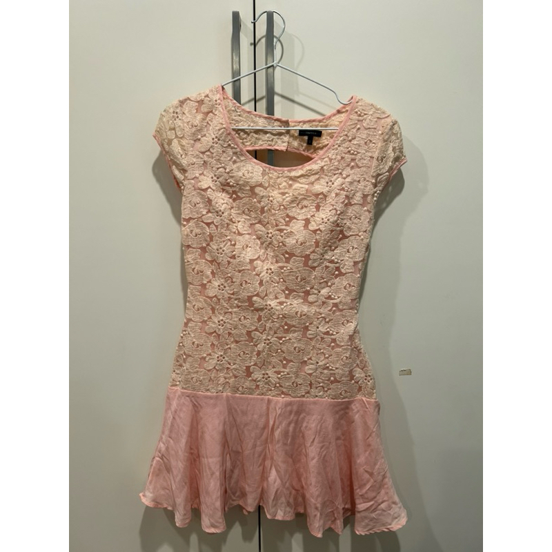 เดรส Dapper ผ้าลูกไม้สีชมพูโอรส