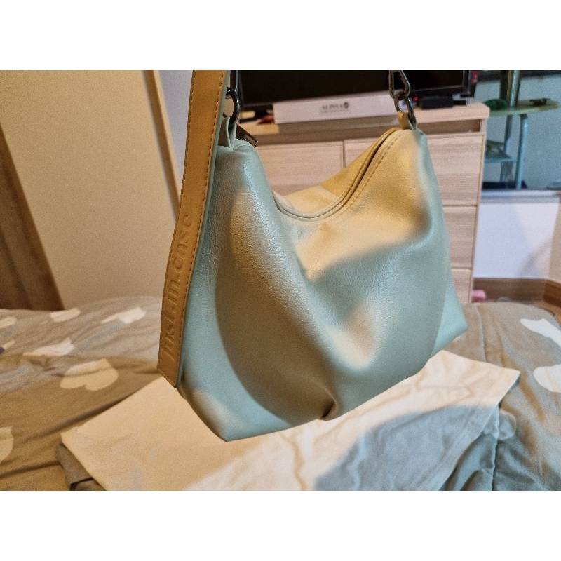 กระเป๋าสะพายผู้หญิง ยี่ห้อ Just In Case (มือสอง) สีครีม