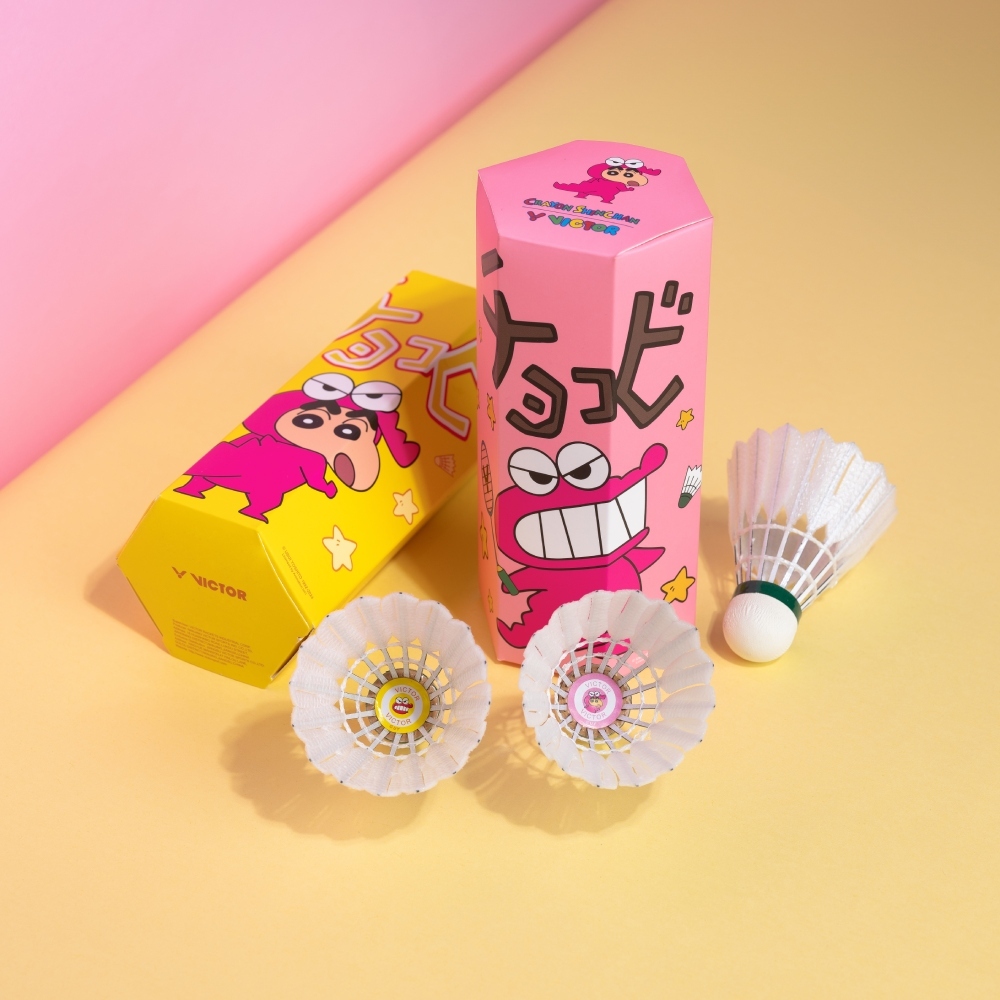 VICTOR ลูกแบดมินตันขนสังเคราะห์ CARBON SONIC รุ่น NCSCS ( 1 หลอด 3 ลูก ) CRAYON SHINCHAN COLLECTION