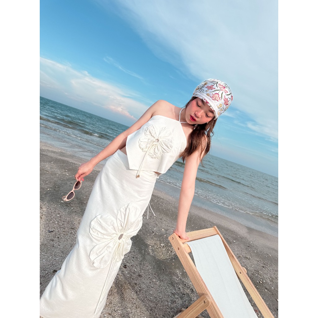 TheBlancPale : Sunflower top เสื้อผูกหลัง ดีเทลดอกไม้แบบรูดได้จริง น่ารักมากก ซับในทั้งตัว