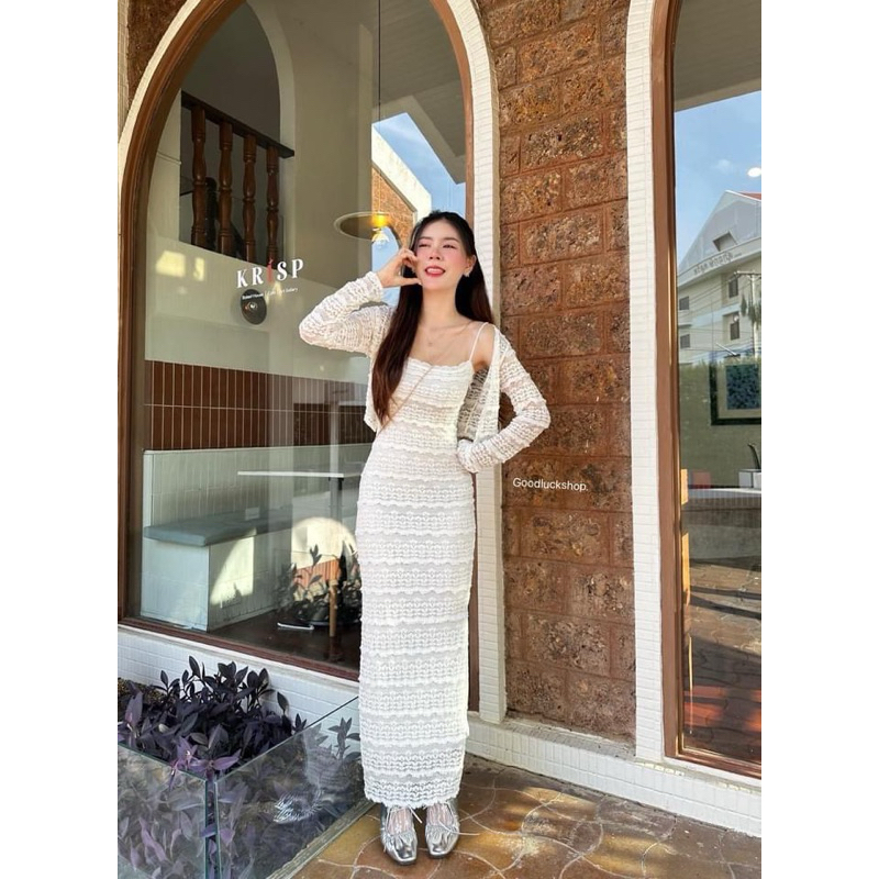 Phapassz - 👒เดรสสไตล์สาวเวียด👒 ผ้าลูกไม่ยืด ผ้าดีทรงยาว แหวกช่วงข้างกระโปรง แต่งลูกไม้ช่วงอก มีเสื้อคลุมเข้าเซต Goodluck