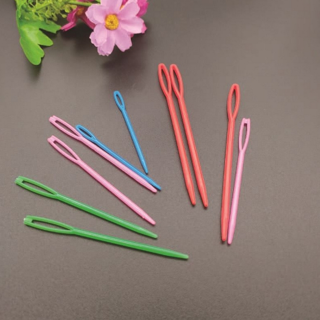 เข็มเย็บไหมพรม พลาสติก มี 3 ขนาด 5.5, 7, 9 cm. (1 ชิ้น) สุ่มสี พร้อมส่งจากไทย – โปรปัง