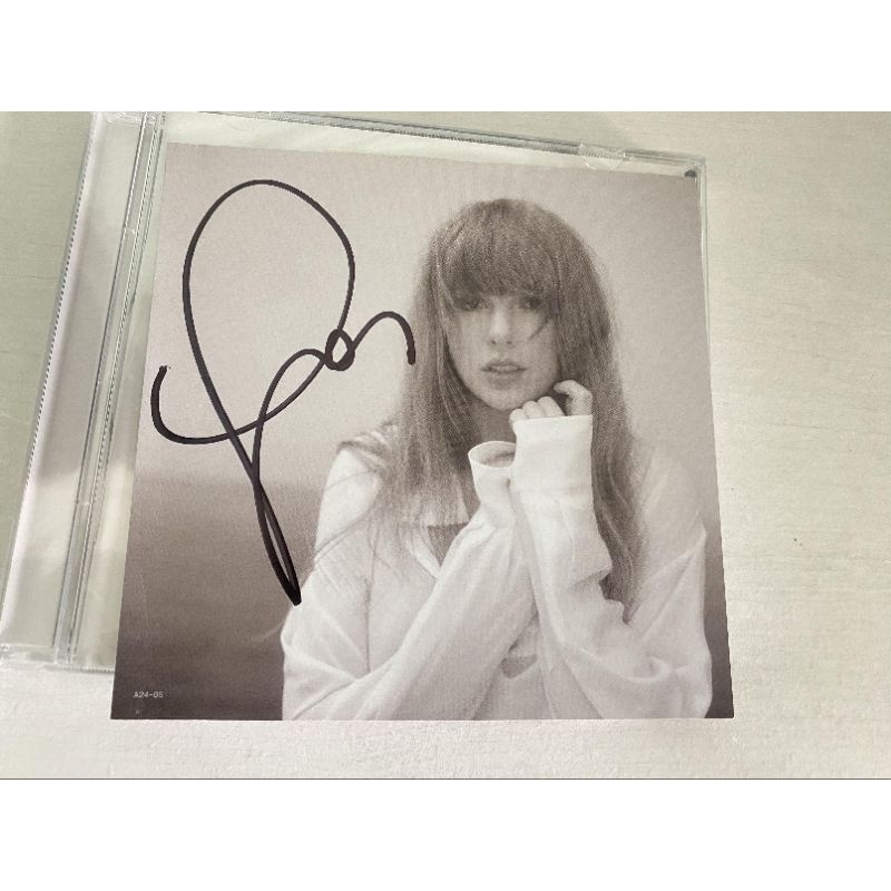 แผ่นซีดี TTPD พร้อมลายเซ็น Taylor Swift The Tortured Poets Department Hand Signed CD