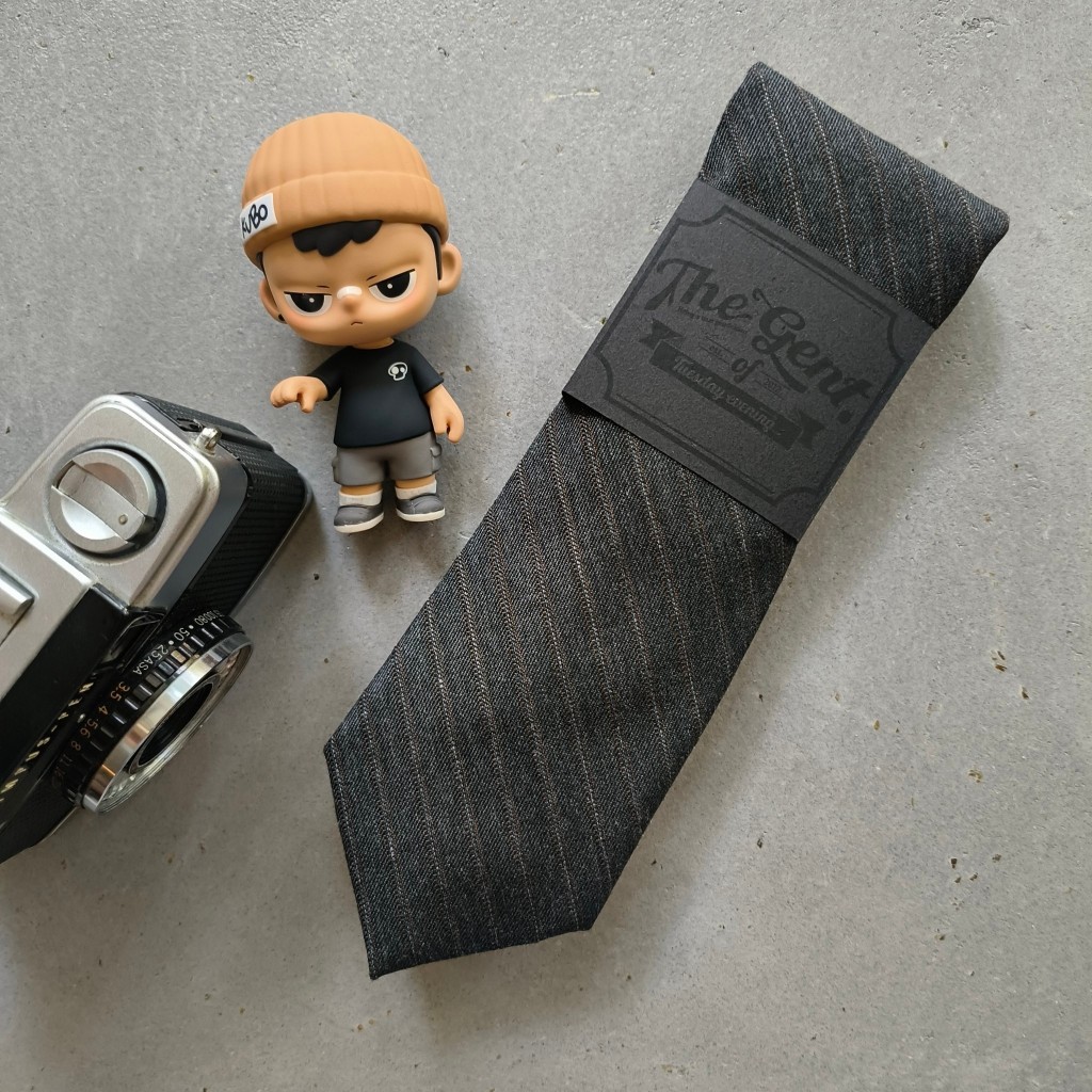 The GENT Black Neat With Stripe เนคไทสีดำลายทาง