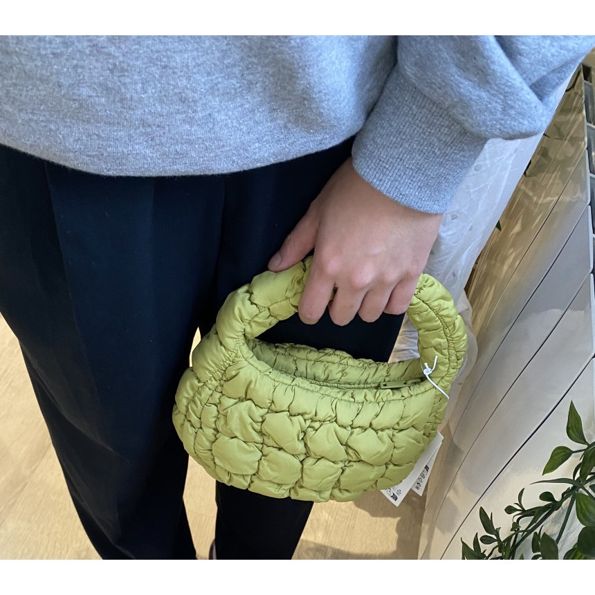 พร้อมส่ง * กระเป๋า Cos Quilted Micro Bag ของแท้ 100%