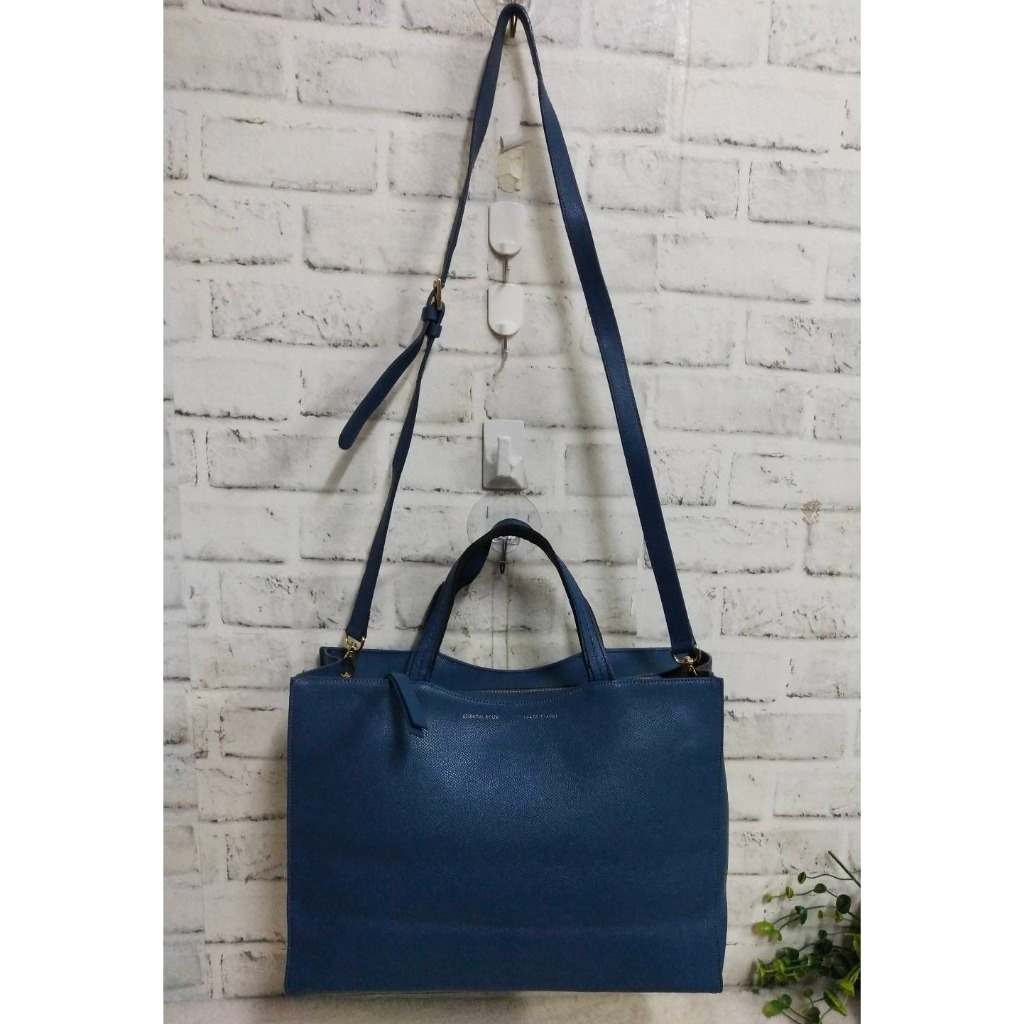 กระเป๋า ESSENTIAL BY UM หนังแท้ สายยาวเดิม 1ช่องซิปหลัก 1ย่อย ราคา : 790 กว้าง 13นิ้ว สูง 10นิ้ว ฐาน