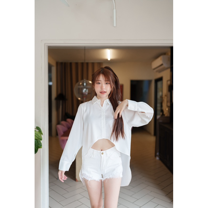 ”Lana top“เสื้อเชิ้ตครอป