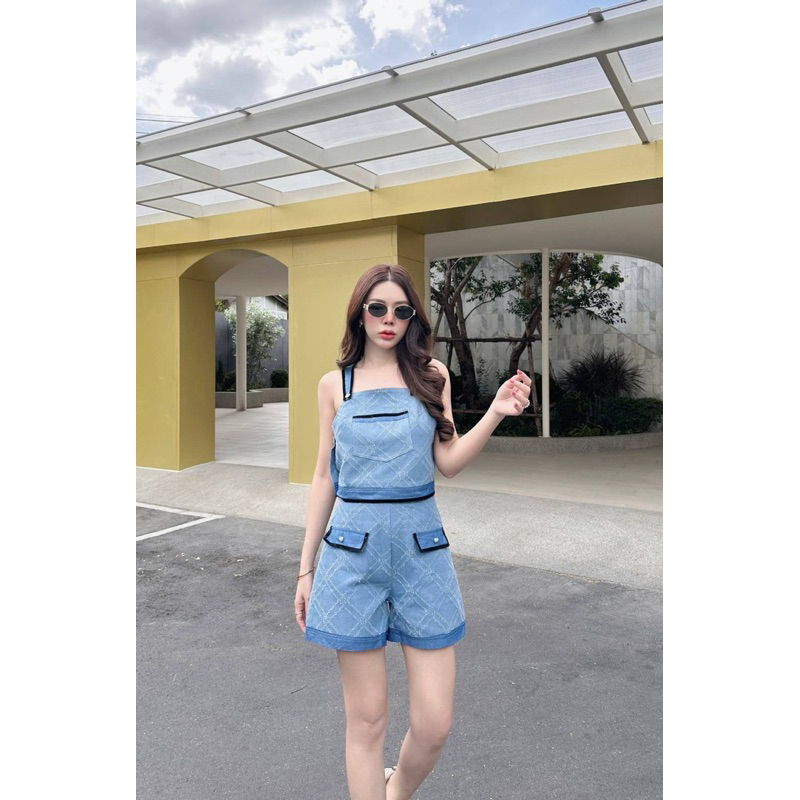 ป้าย Ladera S-2XL > ชุดเซ็ทเสื้อทรงเอี๊ยมแต่งกระเป๋า แมทช์กางเกงขาสั้น ผ้ายีนส์เนื้อนุ่มสะกิดลาย