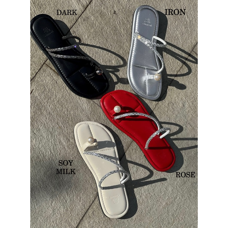 MODEL : GENTLE รองเท้าแตะ พื้นทรงกีบหมู ดีเทลมุกสายเพชร🩰