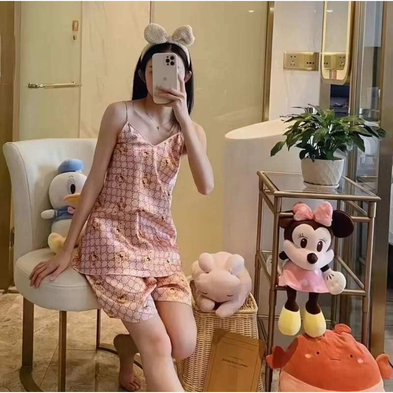 พร้อมส่ง!!!ชุดนอนเสื้อสายเดี่ยวกางเกงขาสั้น ผ้าซาติน