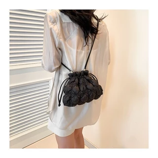 (พร้อมส่ง)Su190 สไตล์ใหม่ ทรงจีบ Cloud ไหล่ กระเป๋าRhombus Drawstring จีบกระเป๋าสําหรับผู้หญิง Cloud Crossbody
