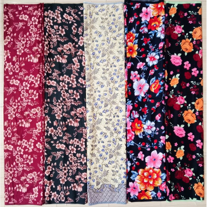 ผ้าถุง เย็บแล้วพร้อมนุ่ง เนื้อผ้านุ่ม สีไม่ตก ซับน้ำได้ดี ขนาดกว้าง 2เมตร ยาว 115 ซม.