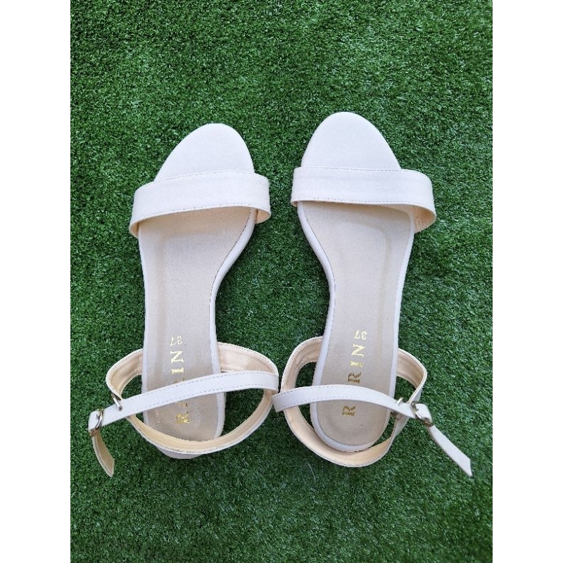 รองเท้า แบรนด์ Rarin