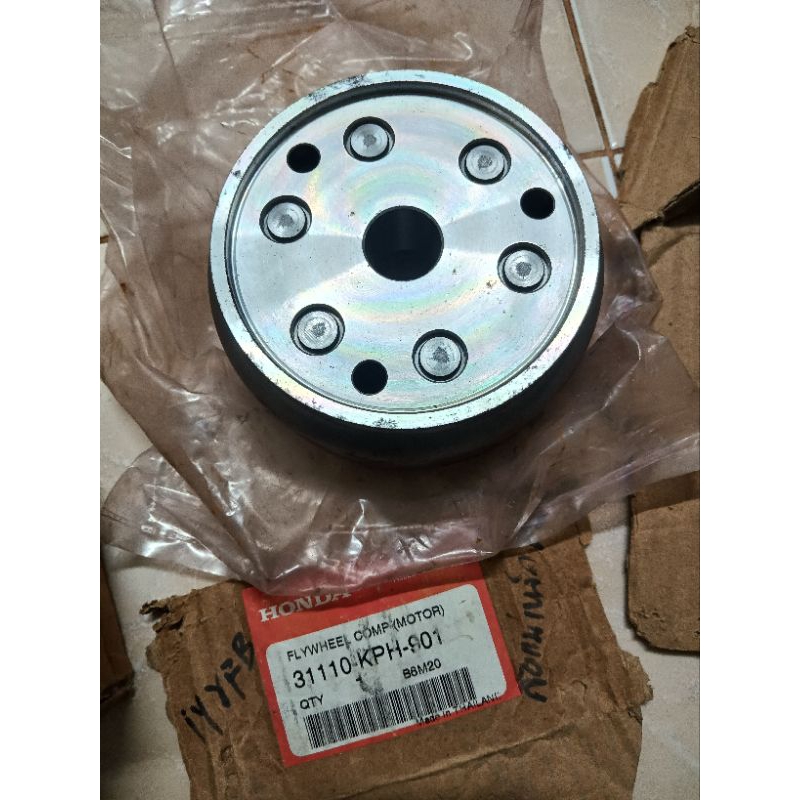 31110-KPH-901 ล้อแม่เหล็กเวป125 R จานไฟ เสป125R รุ่นสตาร์ทมือ แท้ใหม่เก่าเก็บ