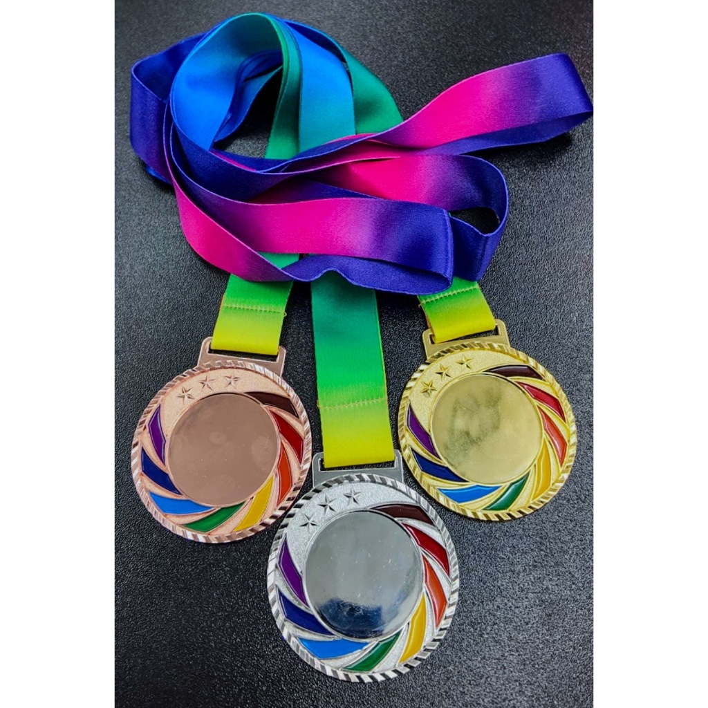 เหรียญรางวัลโลหะ เหรียญงานวิ่งทิพย์ เหรียญกีฬา พร้อมสติกเกอร์กันน้ำหน้า/หลัง และริบบิ้นผ้า พร้อมส่ง แจ้งโลโก้ในแชทได้เลย