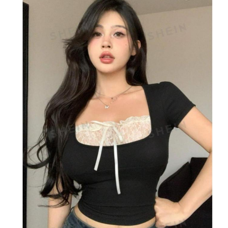 พร้อมส่ง เสื้อยืด เสื้อครอป ผ้าร่อง แขนสั้น สีดำ แต่งลูกไม้ช่วงอก สีขาว sz2312289781872878